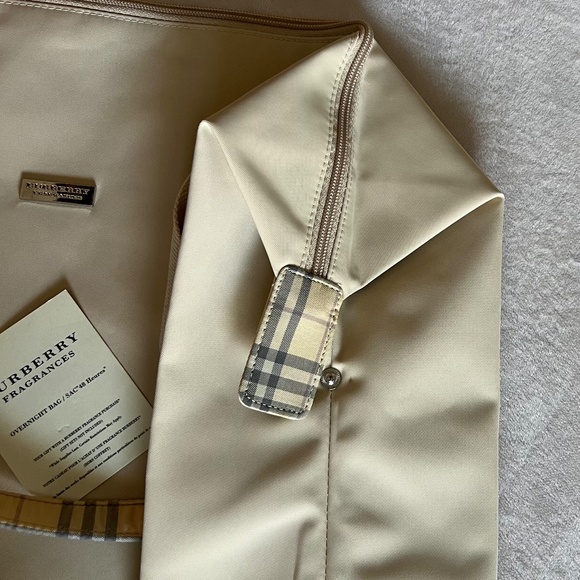 New Burberry Overnight Bag / Tote - Picture 5 of 10
